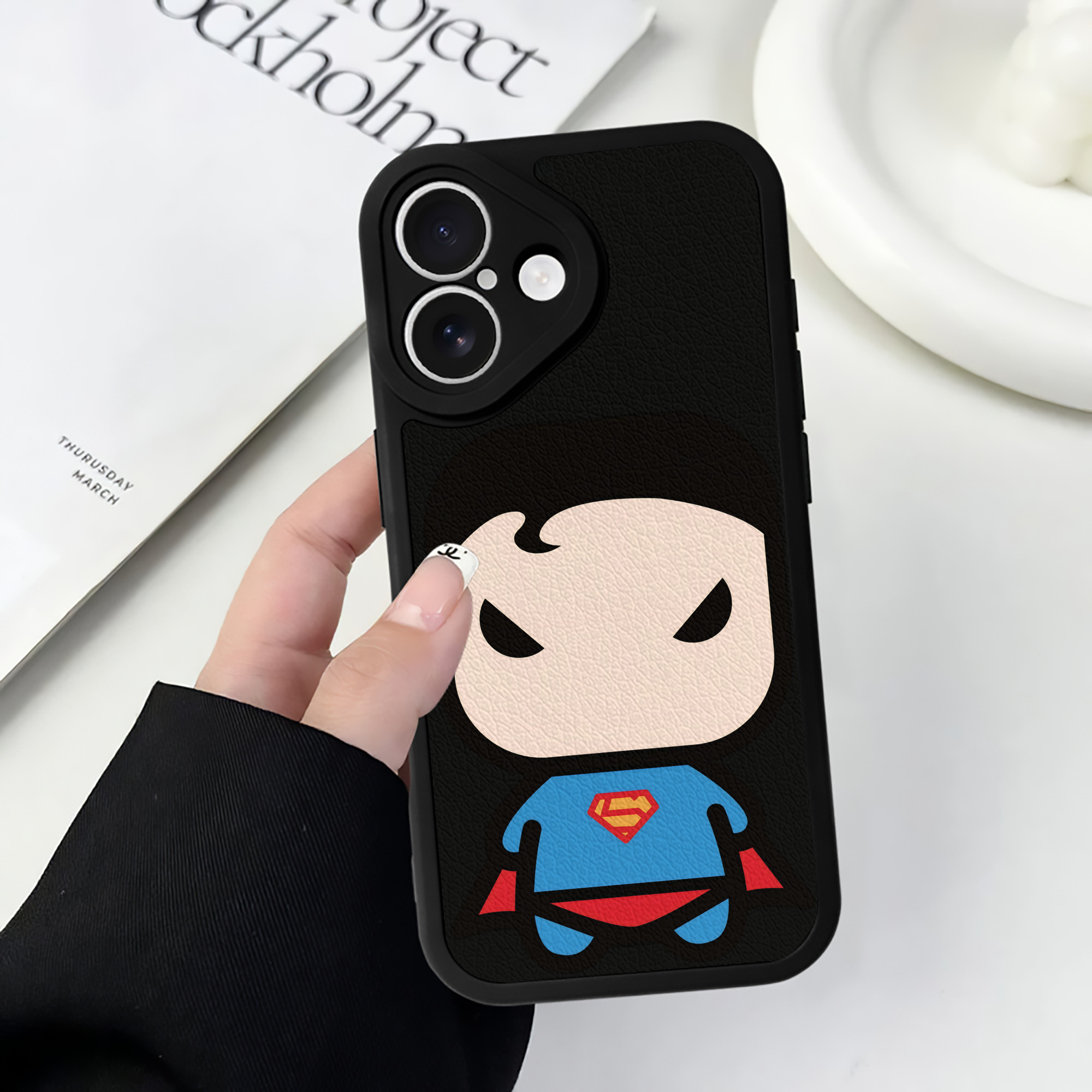 （画像用） アベンジャーズ The Avengers 【iPhone 16シリーズ対応】シリコンスマホケース（レザー調） 材質：シリコン
